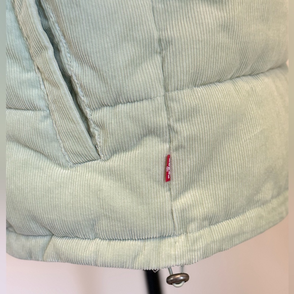 🌾‎ Levi's Zoe Corduroy Puffer Jacket in Light Green - Picture 6 of 10